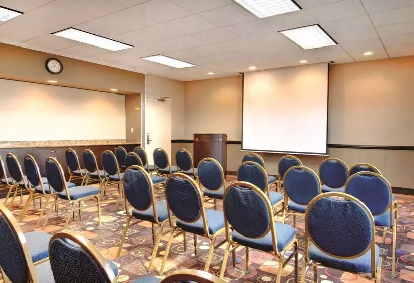 فندق Lakeside Orange County Airport