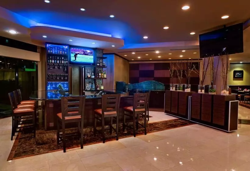 فندق Lakeside Orange County Airport