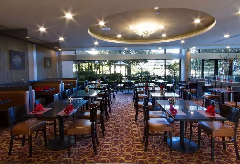 فندق Lakeside Orange County Airport