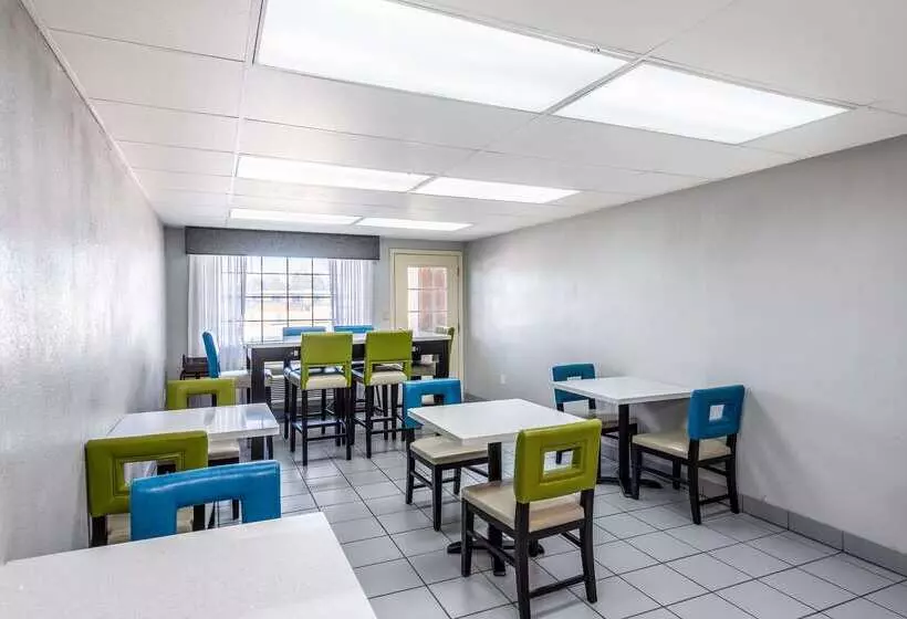 בית מלון כפרי Econo Lodge Vicksburg