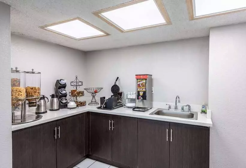 בית מלון כפרי Econo Lodge Vicksburg