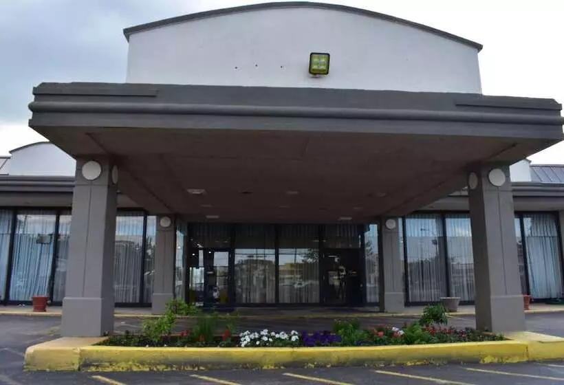 فندق Fairbridge Inn Express Melrose Park