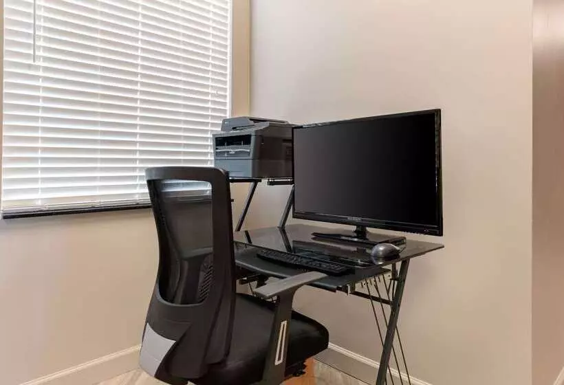 בית מלון כפרי Quality Inn