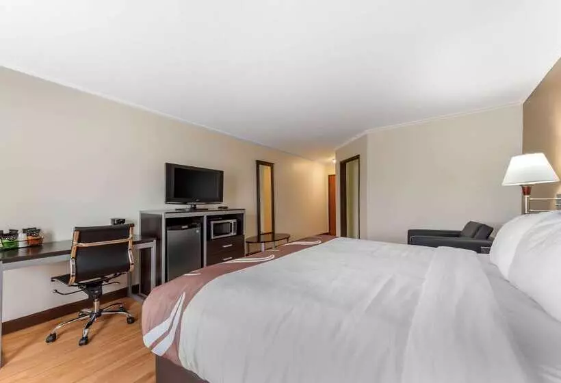 בית מלון כפרי Quality Inn