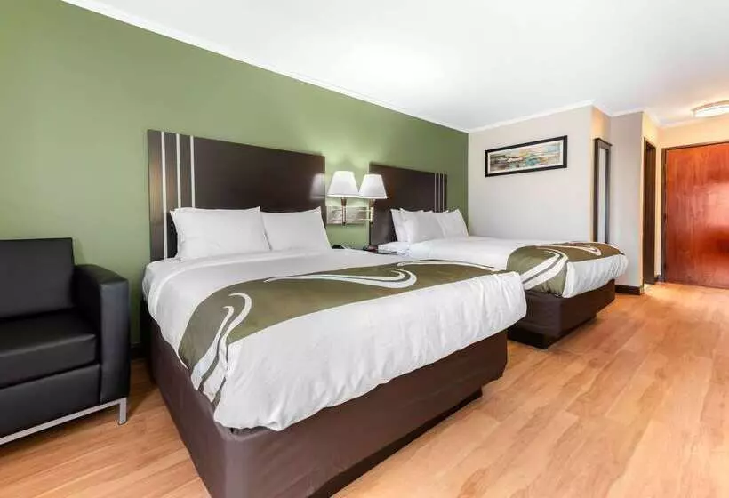 בית מלון כפרי Quality Inn