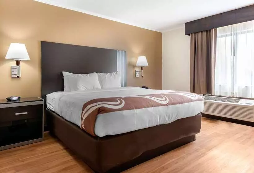 בית מלון כפרי Quality Inn