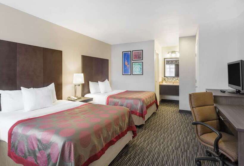 בית מלון כפרי Ramada By Wyndham Monterey