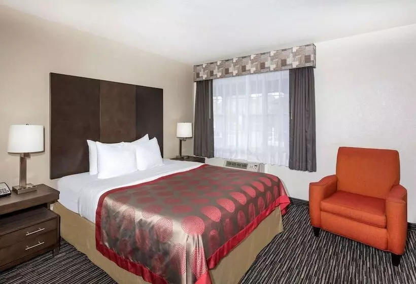 호텔 Ramada By Wyndham Monterey