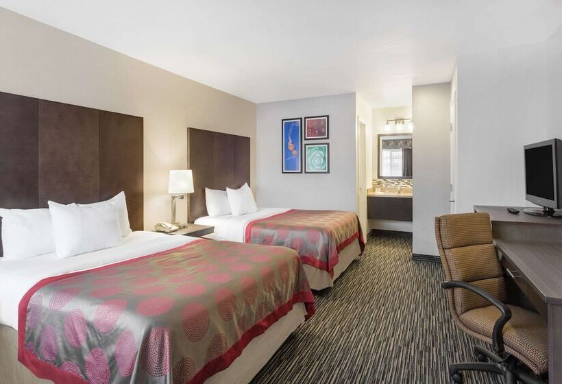 בית מלון כפרי Ramada By Wyndham Monterey