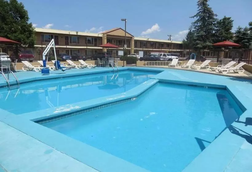 فندق Travelstar Inn & Suites