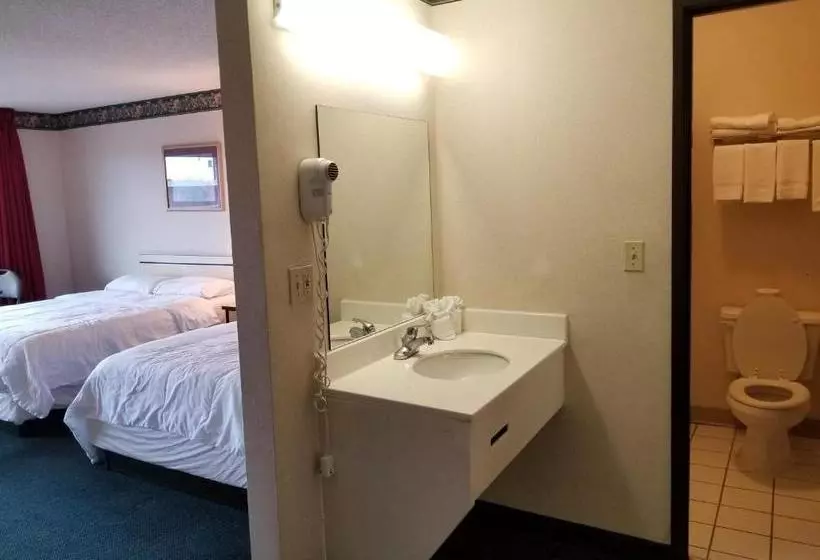 فندق Travelstar Inn & Suites