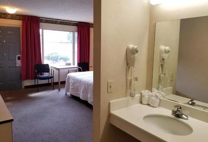 فندق Travelstar Inn & Suites