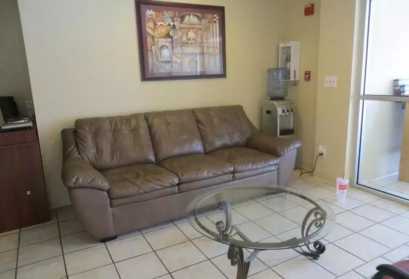 فندق Travelstar Inn & Suites