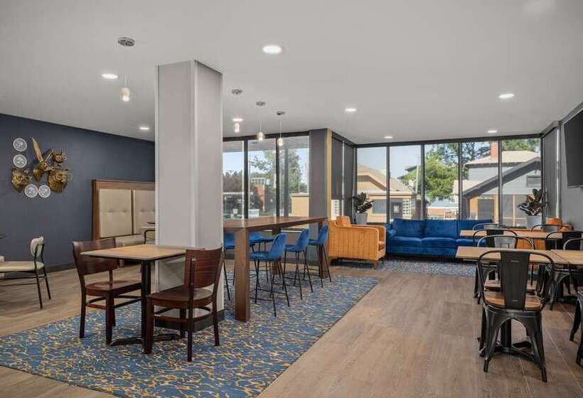 בית מלון כפרי Westport Kansas City, Tapestry Collection By Hilton