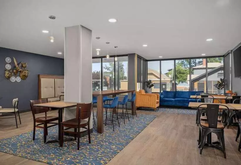 هتل Westport Kansas City, Tapestry Collection By Hilton