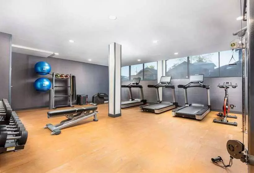 هتل Westport Kansas City, Tapestry Collection By Hilton