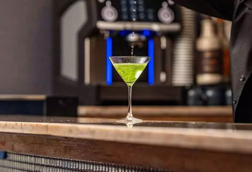 هتل Westport Kansas City, Tapestry Collection By Hilton