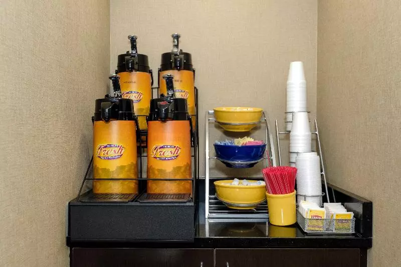 Мотель Red Roof Inn & Suites Newburgh   Stewart Airport West Point