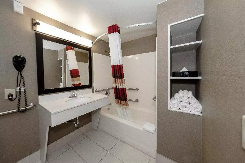 Мотель Red Roof Inn & Suites Newburgh   Stewart Airport West Point