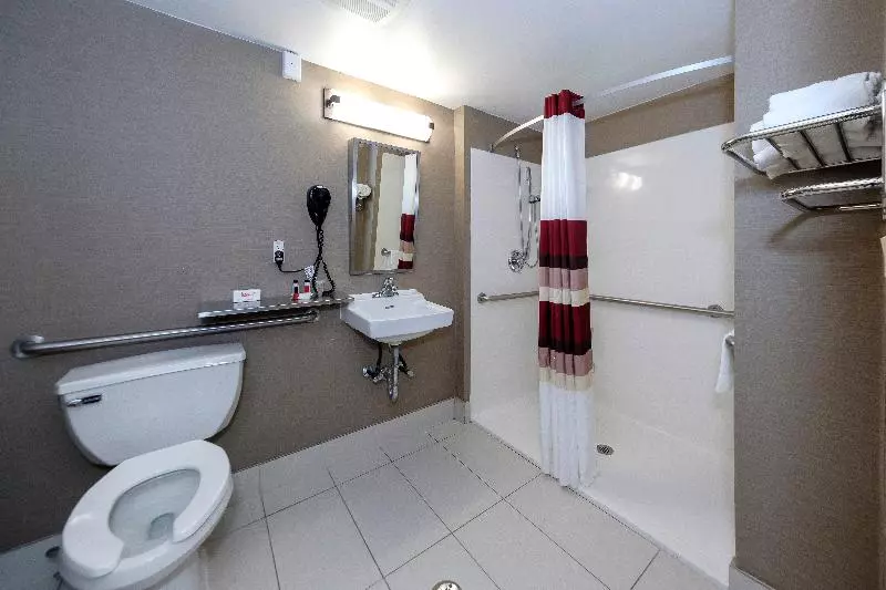 Мотель Red Roof Inn & Suites Newburgh   Stewart Airport West Point