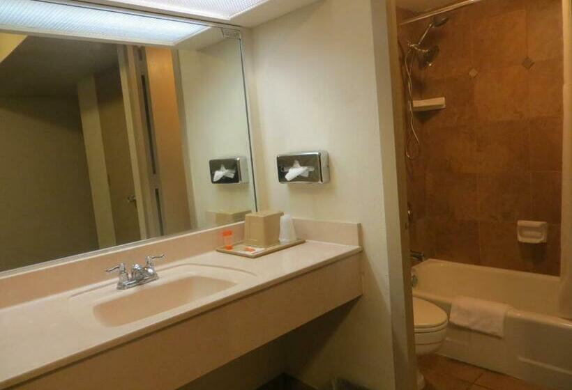 Echo Hotel & Conference Center