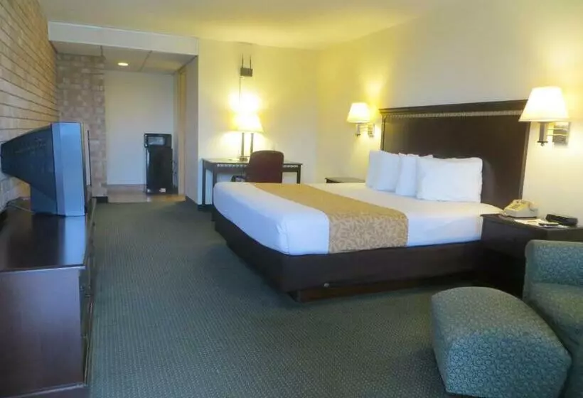 Echo Hotel & Conference Center