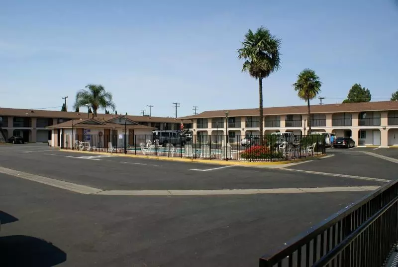 Отель Colony Inn