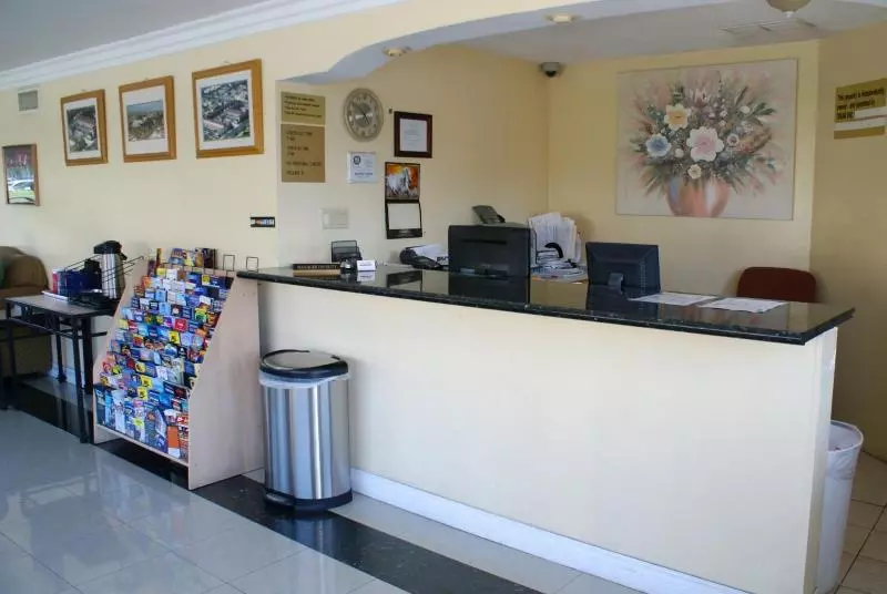 Отель Colony Inn