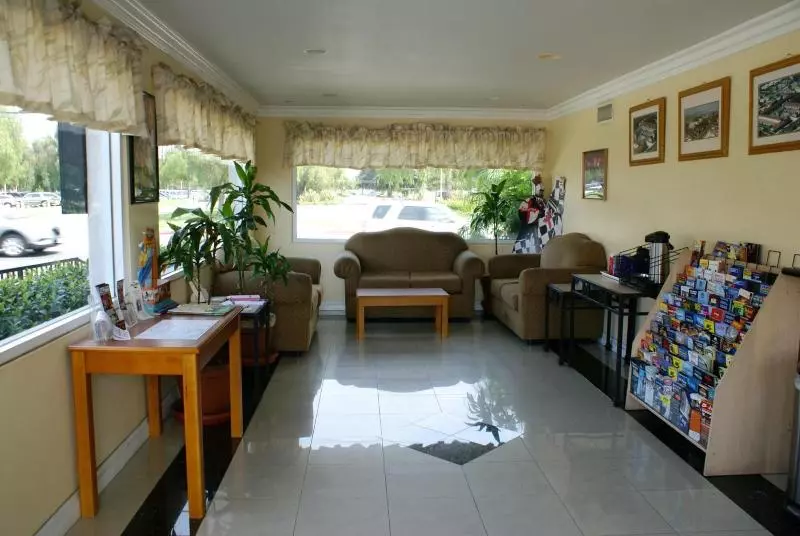 Отель Colony Inn