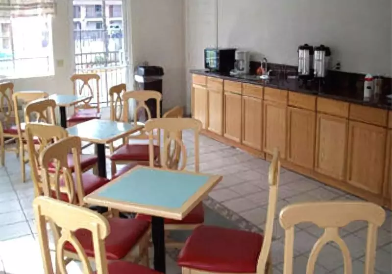 Отель Colony Inn