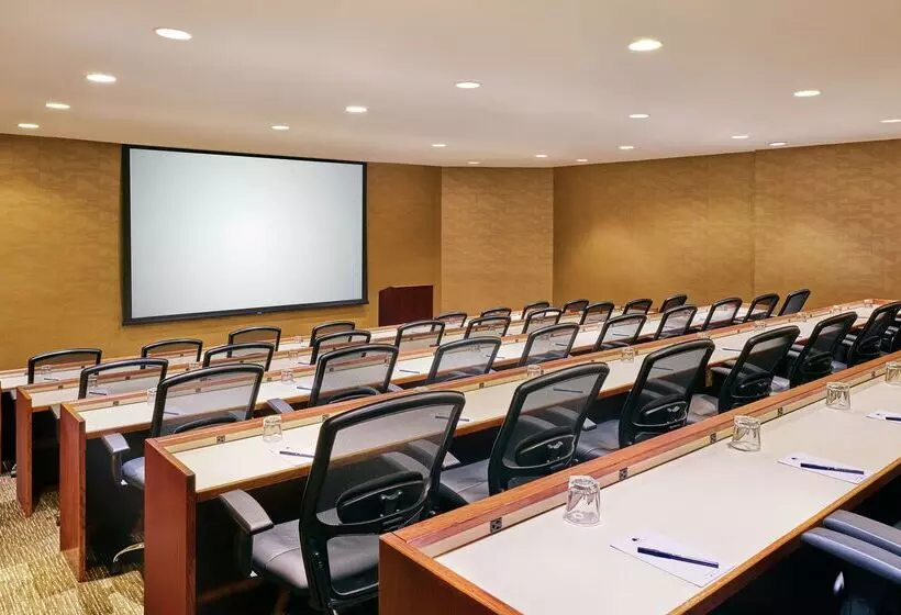 فندق Doubletree By Hilton Houston Intercontinental Airport