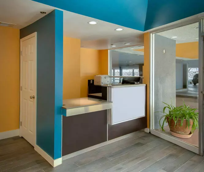 호텔 Vagabond Inn Executive Bakersfield Downtowner