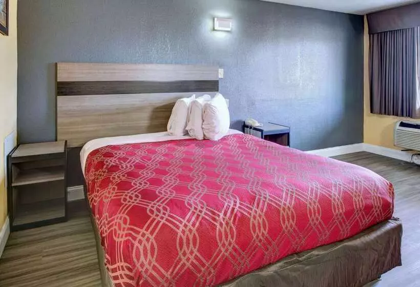 호텔 Econo Lodge At Military Circle