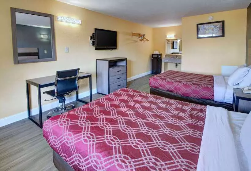 호텔 Econo Lodge At Military Circle