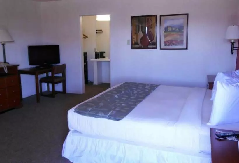 فندق Econo Lodge Inn & Suites