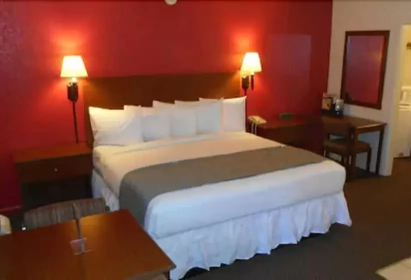 فندق Econo Lodge Inn & Suites