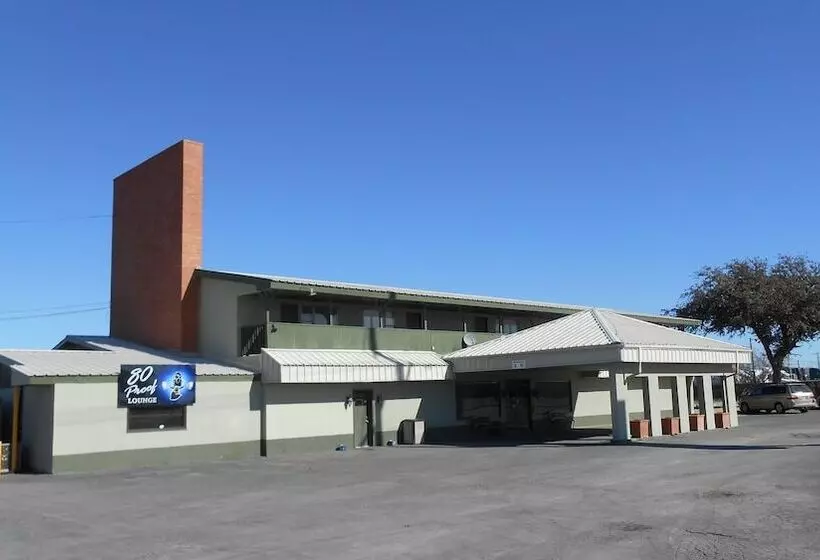 فندق Econo Lodge Inn & Suites