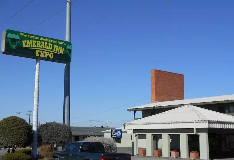 فندق Econo Lodge Inn & Suites