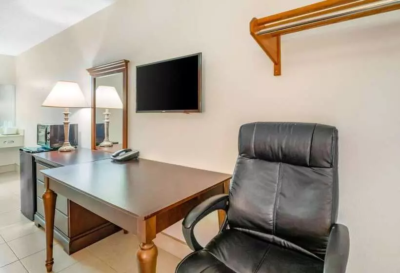 هتل Econo Lodge North