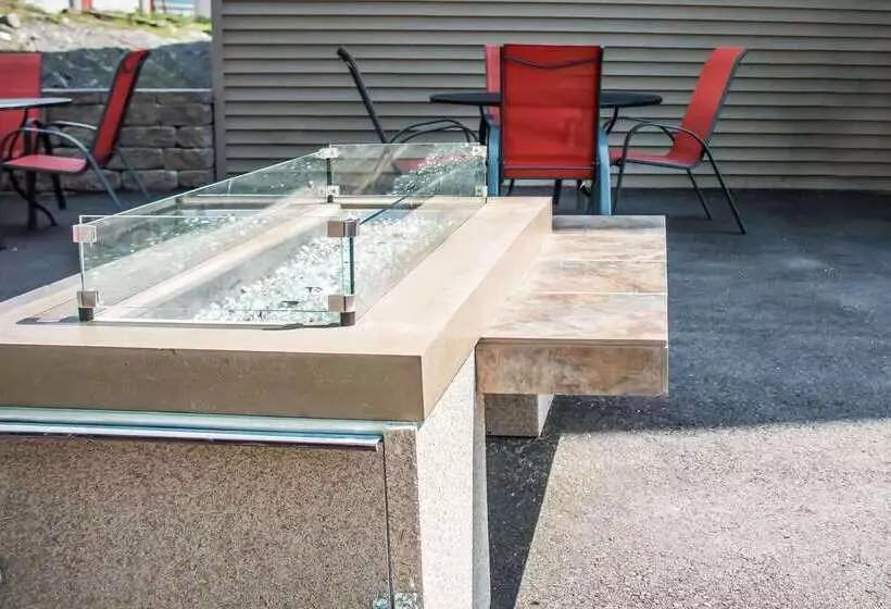 בית מלון כפרי Econo Lodge