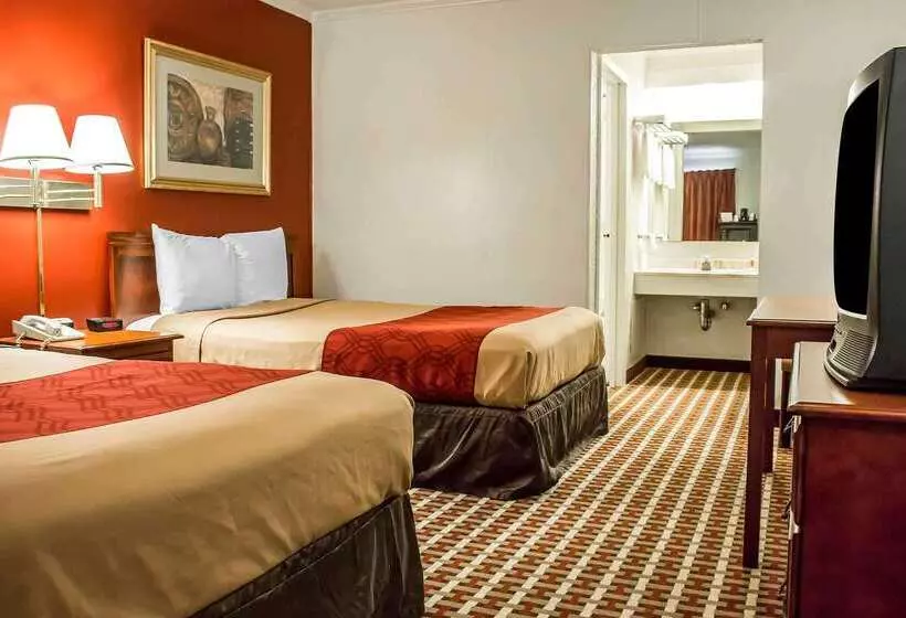 בית מלון כפרי Econo Lodge