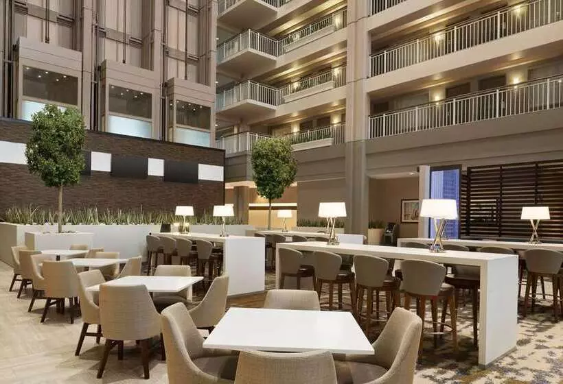 Отель Embassy Suites By Hilton Chicago Lombard Oak Brook