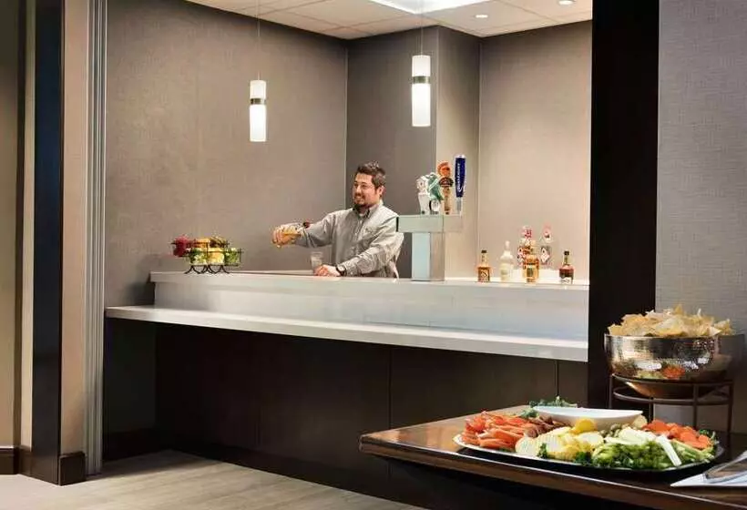 Отель Embassy Suites By Hilton Chicago Lombard Oak Brook