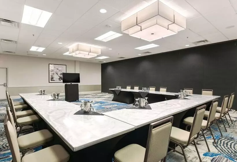 Отель Embassy Suites By Hilton Denver Tech Center North