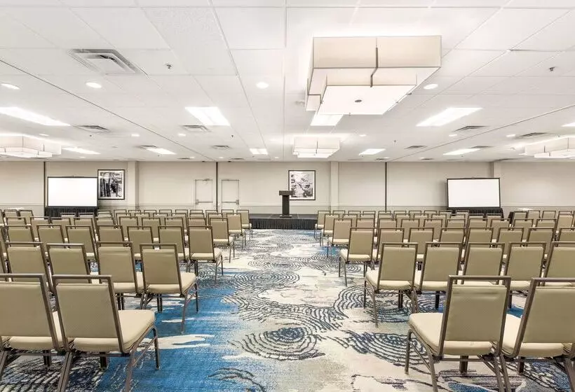 Отель Embassy Suites By Hilton Denver Tech Center North