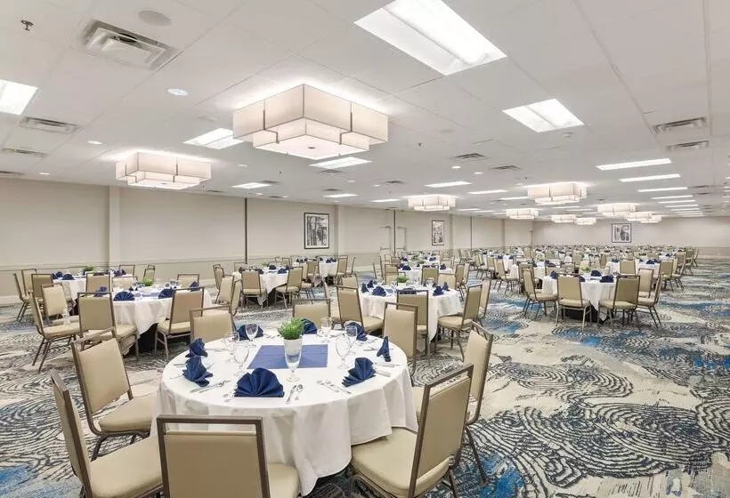 Отель Embassy Suites By Hilton Denver Tech Center North