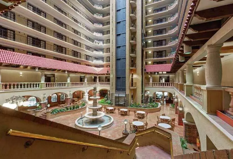 هتل Embassy Suites By Hilton Kansas City Plaza