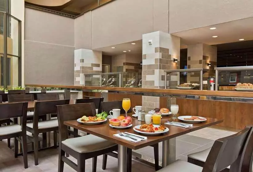 فندق Embassy Suites By Hilton Los Angeles Downey