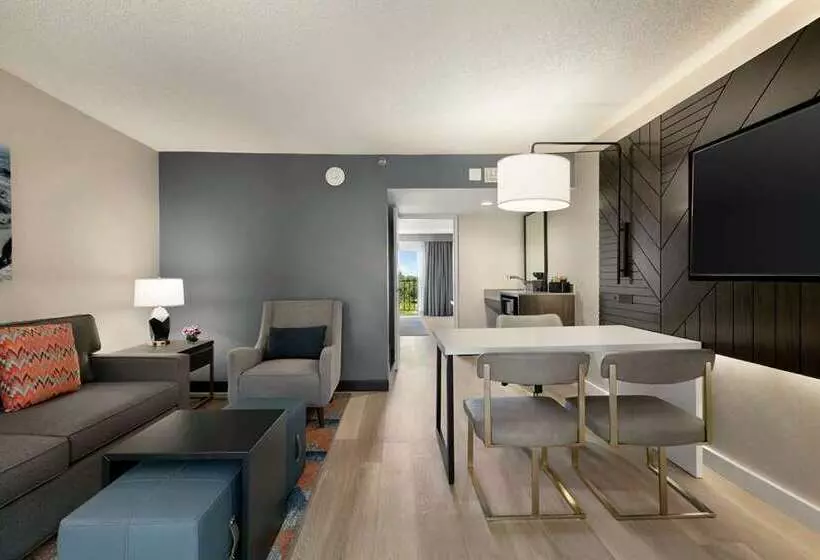 فندق Embassy Suites By Hilton Los Angeles Downey