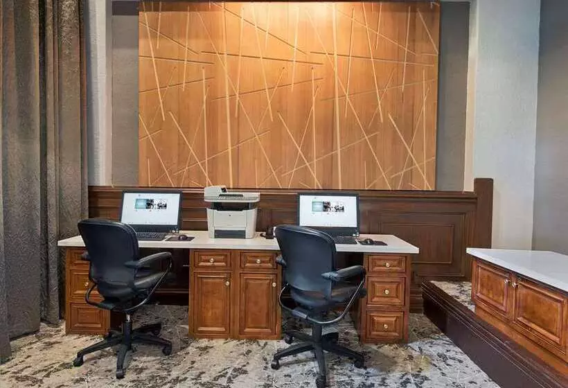 فندق Embassy Suites By Hilton Los Angeles Downey